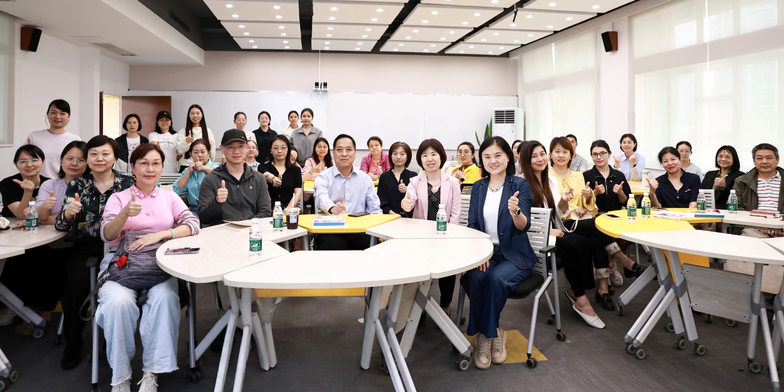 校工会举办家庭教育与亲子关系讲座：光影中的亲子智慧