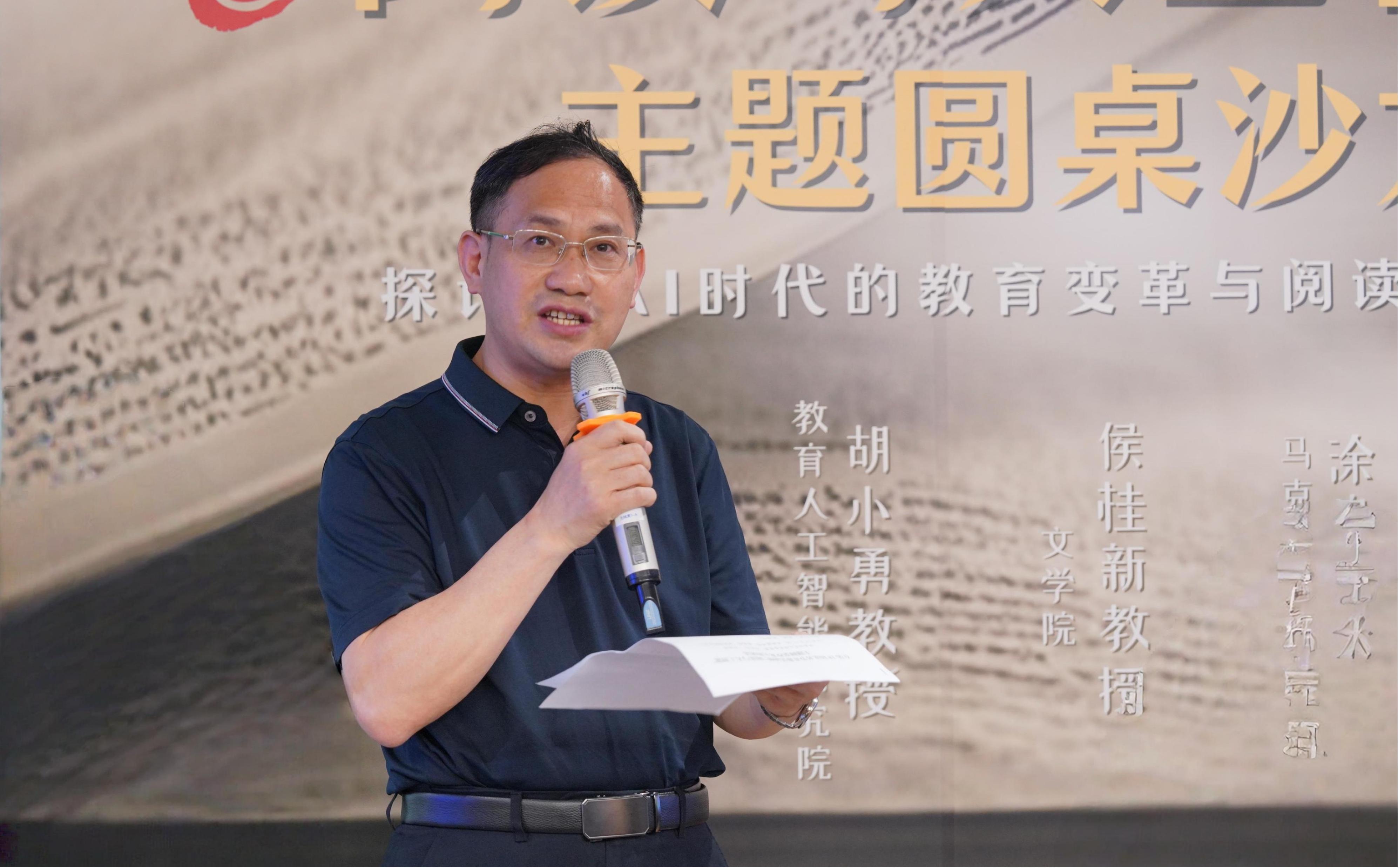 2.校长致辞.jpg