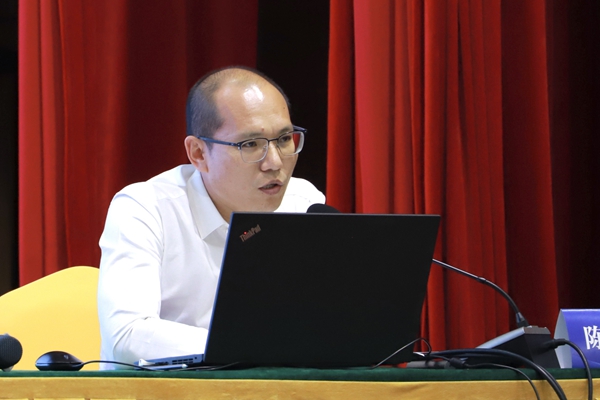 陈学文书记作专题辅导.jpg