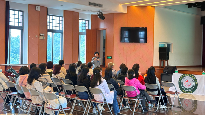 第40堂：“关爱女性健康，一起向未来”义诊