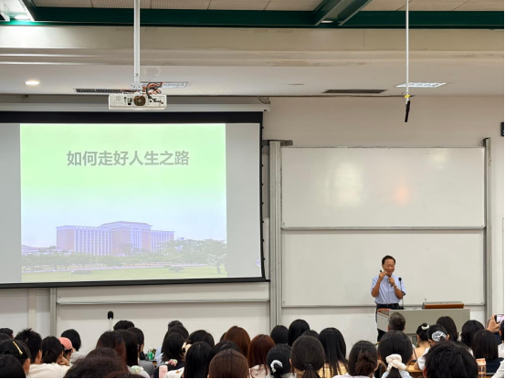 “如何走好人生之路”：心理学院举行2026级研究生师生见面会暨院长思政第一课