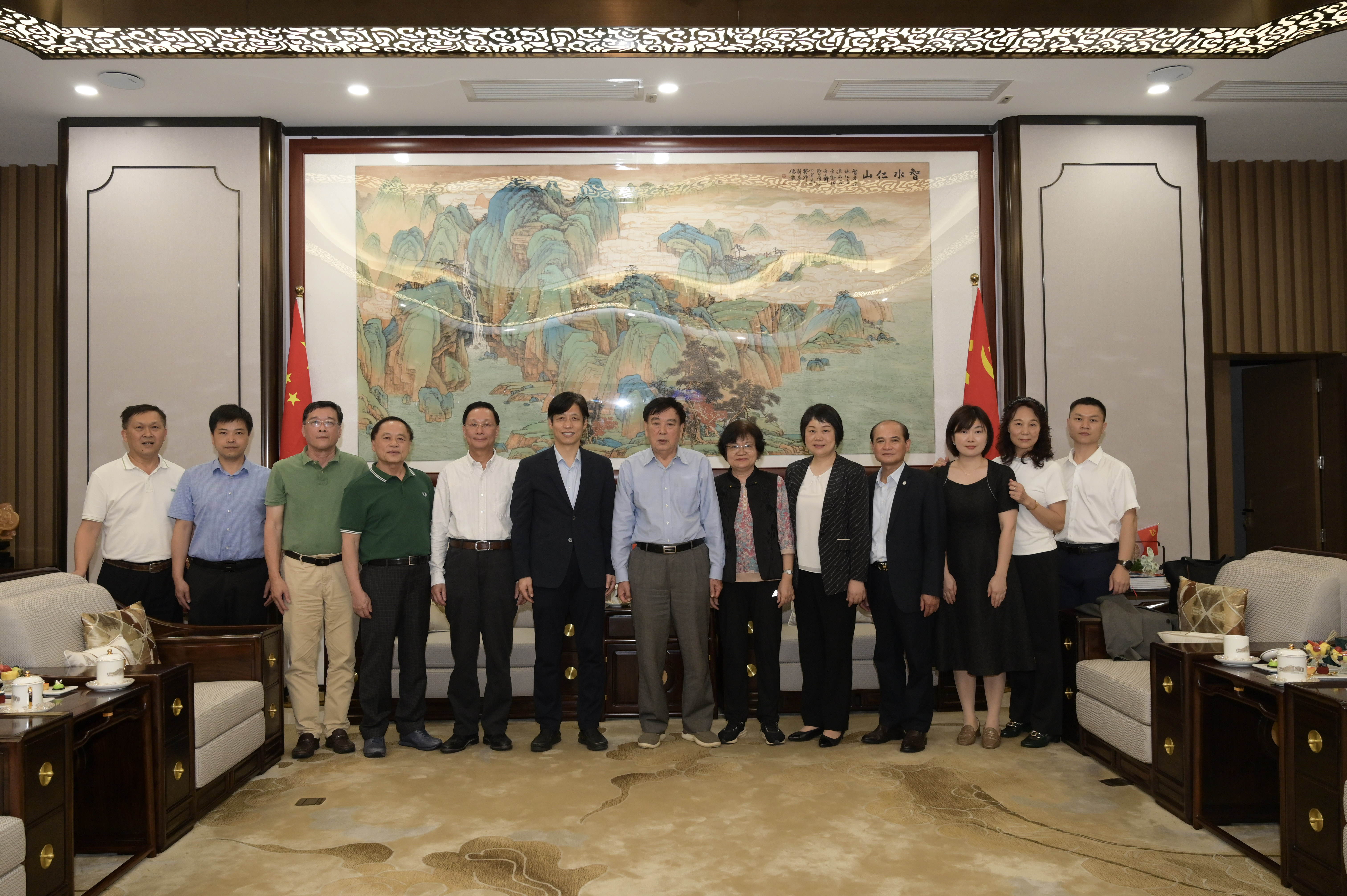 校长杨中民带队赴海南调研交流 (2).jpg