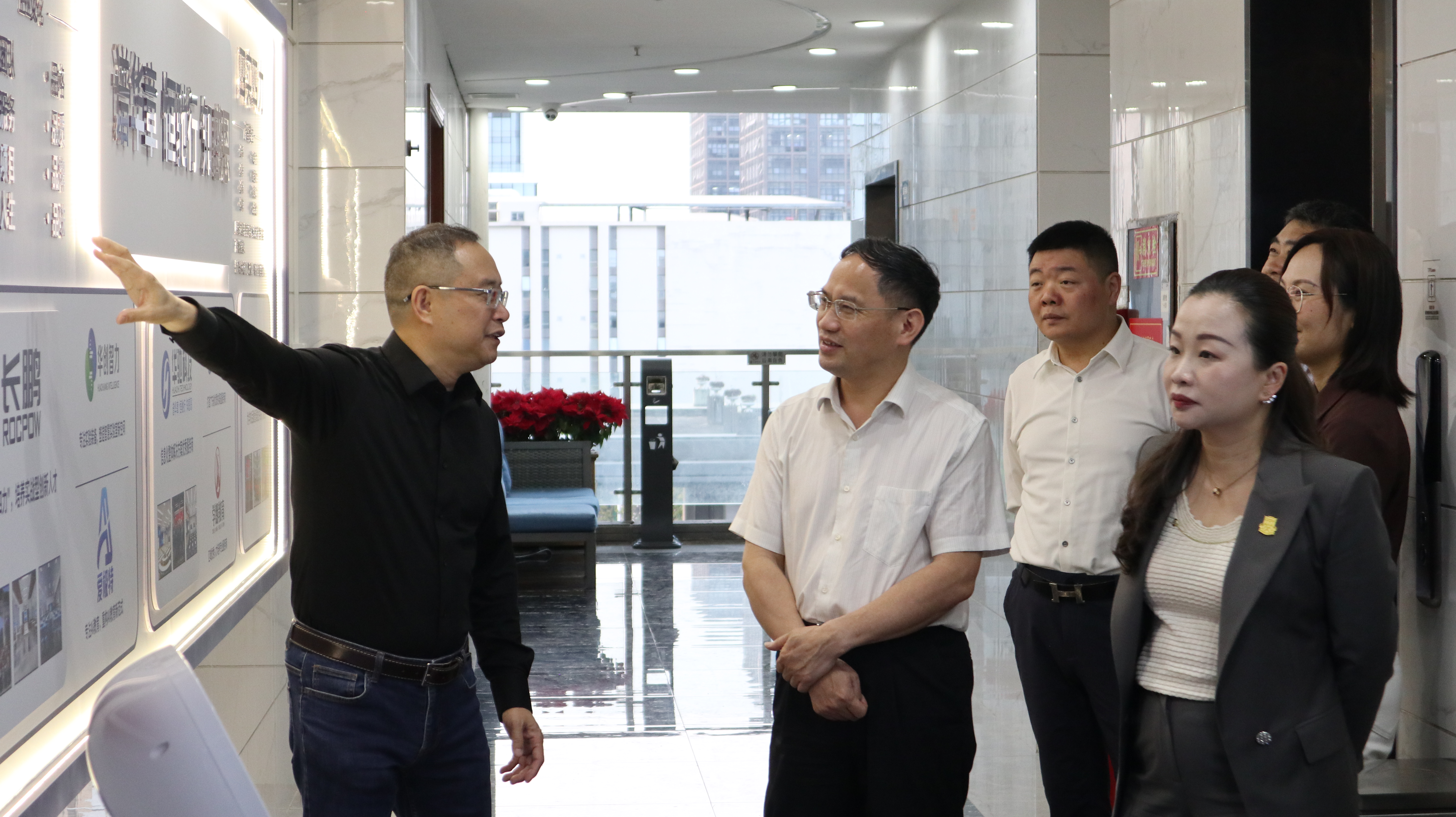 校党委常委、副校长阳成伟带队赴校友企业开展访企拓岗1 (3).jpg