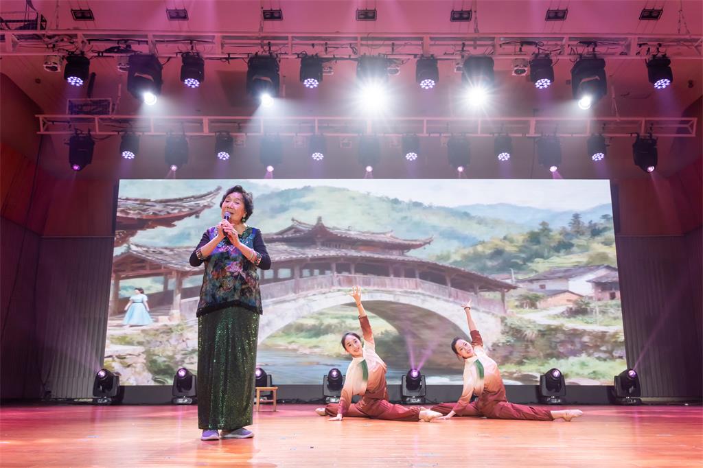 图14 家乡有座风雨桥.jpg