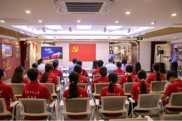 校团委党支部走进广州边检开展主题党日活动